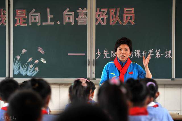 影片凭借全明星阵容超高水准制作，曾在七大国际电影节轮番展映，得到权威评委与媒体的高度评价，在近日第一轮广东区域点映活动中，该片再次收获国内观众的真诚赞誉，有人赞叹“全片刻画了时代暗涌中的市井群像，呈现了胶片香港里的人文一角”，也有人对影片中的情感印象深刻“不同观众都能从中找到自己的共情点”，还有观众表示“时代感、命运感的交织，全部精准地做到了情绪里”，甚至有媒体直言“新浪潮不会褪色，香港电影人不会被遗忘”